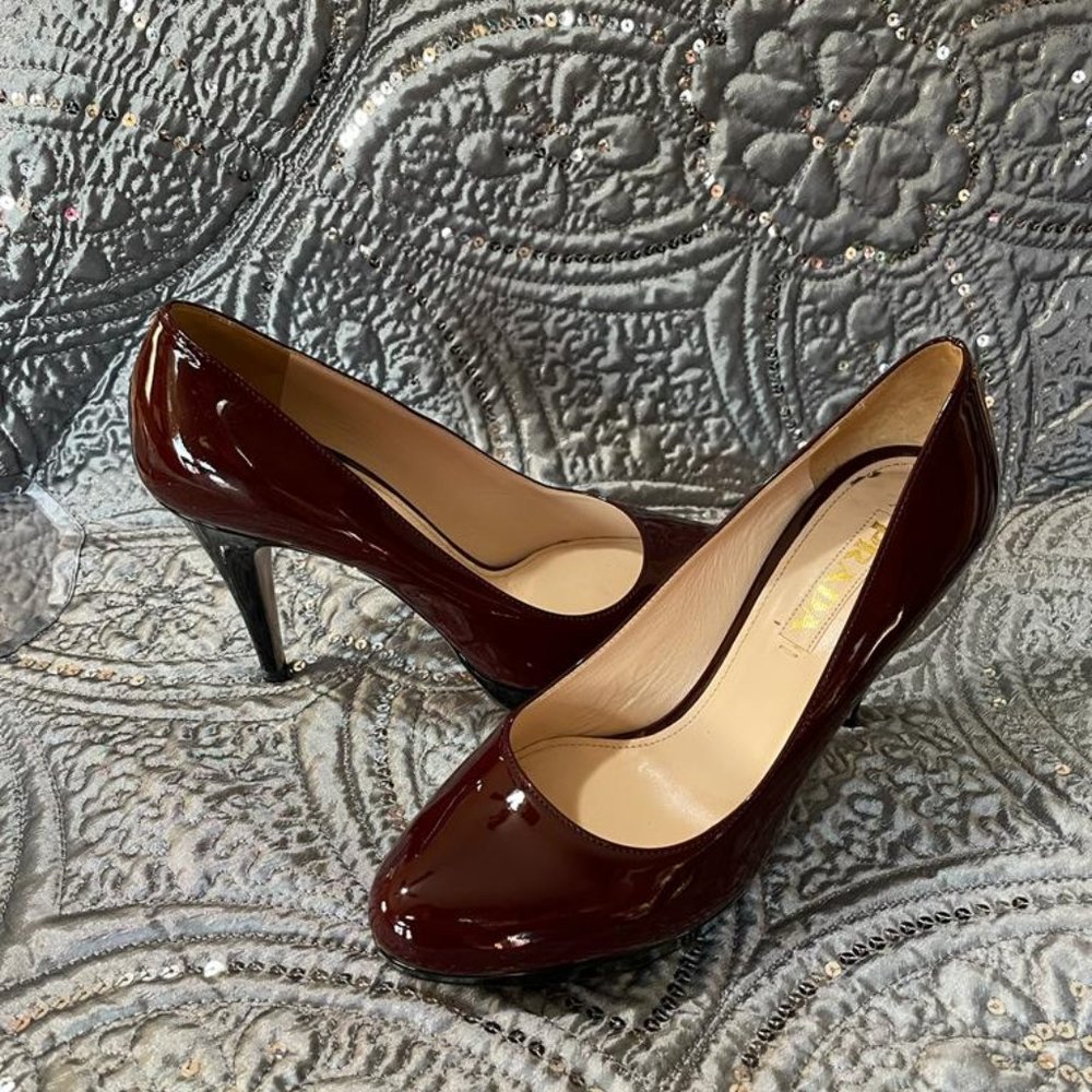 $950 Sz 8 Prada Women Patent Leather Burgundy Platform Pumps US 8/38.5 4" heel